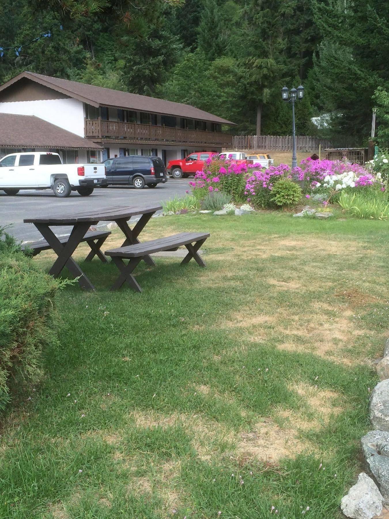 Canyon Alpine Motel Boston Bar Exterior photo